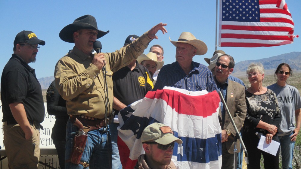 Ryan Bundy (back cowboy hat, tan shirt) recapping events related to the BLM-Bundy Ranch standoff over impounded cattle, Bunkerville, Nev., April 2014 | Photo by Mori Kessler, St. George News 