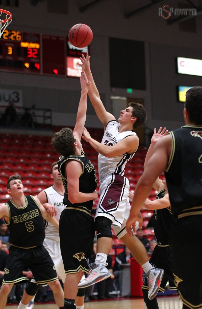 Steve Bangerter puts up a shot in the paint, Pine View vs. Maple Mountain, Boys Basketball, St. George, Utah, Dec. 18, 2014 | Photo by Robert Hoppie, ASPpix.com, St. George News