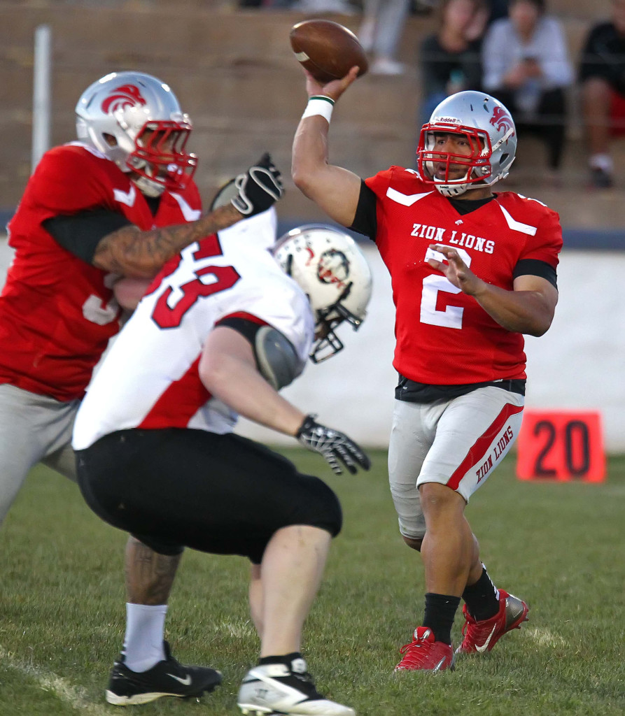 Misi Tupe (2), Zion Lions vs. Davis Vipers, Football, St. George, Utah, Apr. 4, 2015 | Photo by Robert Hoppie, ASPpix.com, St. George News