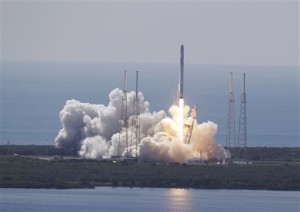 The SpaceX Falcon 9 rocket and Dragon spacecraft lifts off from Space Launch Complex 40 at the Cape Canaveral Air Force Station in Cape Canaveral, Fla., Sunday, June 28, 2015. The rocket carrying supplies to the International Space Station broke apart shortly after liftoff | Photo by AP John Raoux, St. George News