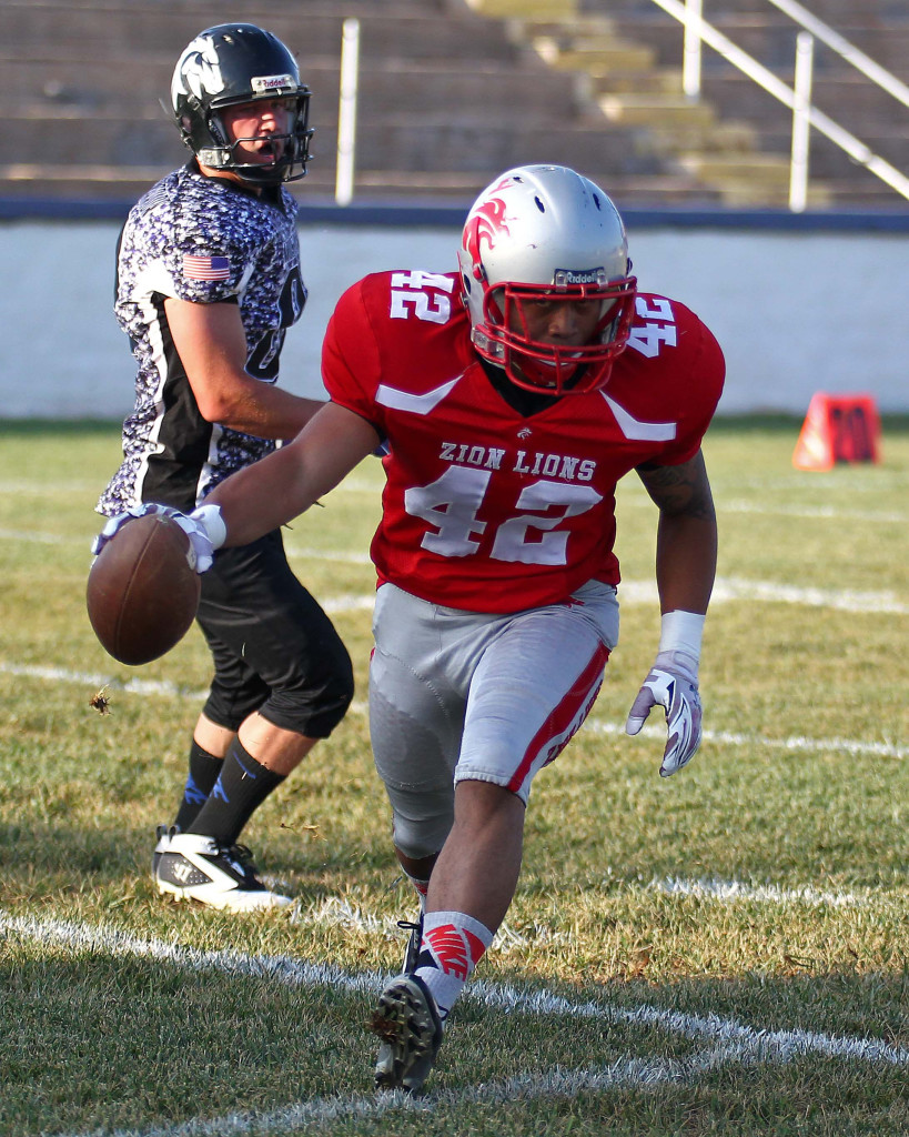 Vili Hafoka (42) strides in to the end zone after a catch, Zion Lions vs. Idaho Mustangs, Football, St. George, Utah, June 20, 2015, | Photo by Robert Hoppie, ASPpix.com, St. George News