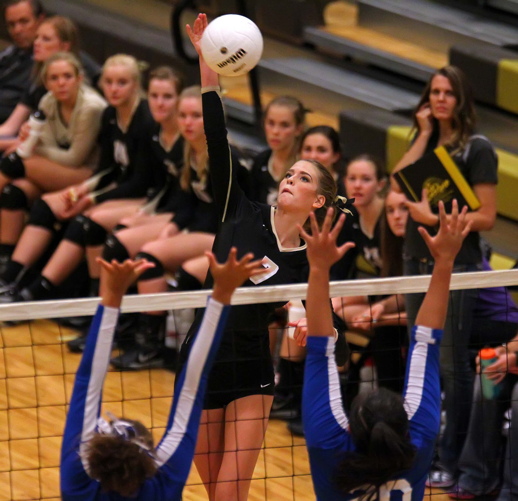 Rachel Winters (7), Desert Hills vs. Dixie, Volleyball, St. George, Utah, Sept. 17, 2015, | Photo by Robert Hoppie, ASPpix.com, St. George News