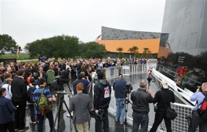 People attend a Day of Remembrance Ceremony to honor the lives of the seven crew members of the Challenger space shuttle on the 30th anniversary of the 1986 tragedy, at the Kennedy Space Center Visitor Complex on Thursday, Jan. 28, 2016. In addition to paying tribute to the Space Shuttle Challenger, they also honored all of those who have fallen since the beginning of the U.S. space program. Cape Canaveral, Florida, Jan. 28, 2016 | Photo by Tim Shortt for Florida Today via AP, St. George News