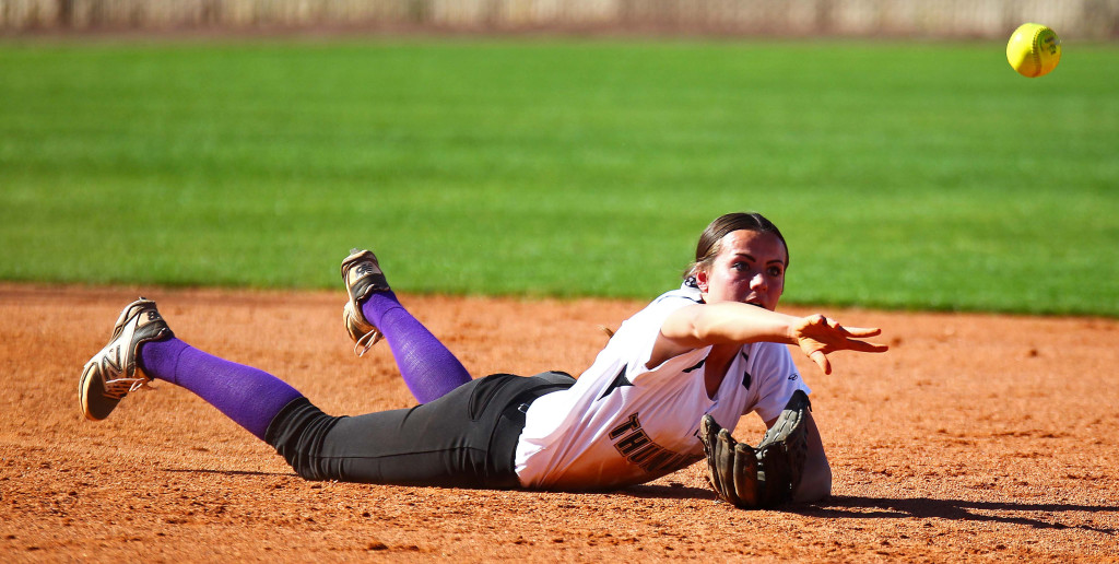 Desert Hills' Shelby Reynolds (10), Desert Hills vs. Snow Canyon, Softball, May 3, 2016, | Photo by Robert Hoppie, ASPpix.com, St. George News