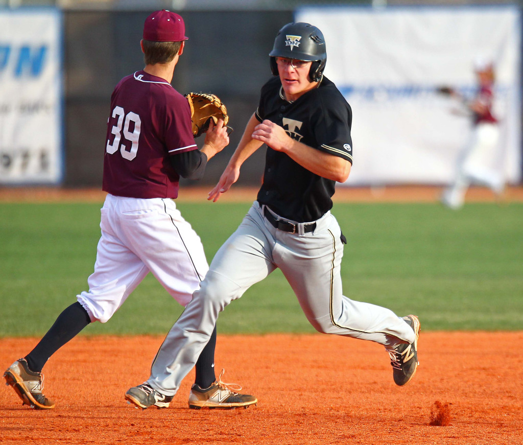 Desert Hills' Chad Nelson (18), Pine View vs. Desert Hills, Baseball, May 6, 2016, | Photo by Robert Hoppie, ASPpix.com, St. George News