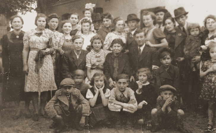 Family portrait taken a wedding of Netl Moncznik, the cousin of Berl Moncznik, most of the family, including all of the children, died durng the holocaust, Niwka, Poland, August, 1939 | Photo courtesy of Penny Lindbaum, St. George News