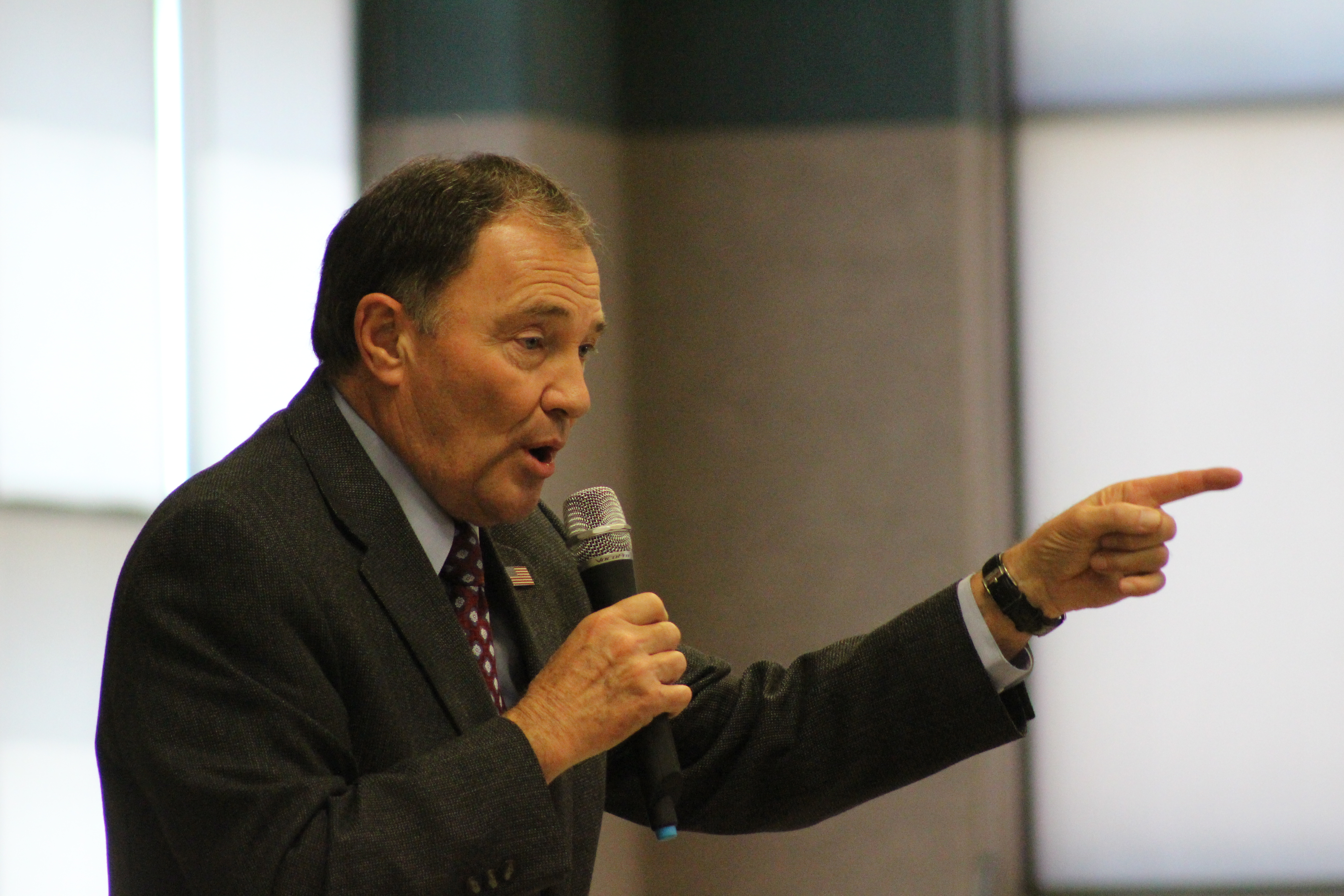 Gov. Gary Herbert visited LaVerkin Elementary after the students issued a reading challenge to Herbert and numerous other celebrities and public figures. LaVerkin, Utah, May 12, 2016 | Photo by Don Gilman, St. George News