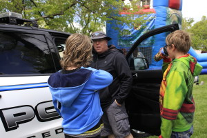 Cedar City Police Sgt. Jerry Womack talks with kids about the job of a police officer and explains the various pieces of equipment in their cars Saturday."Public Safety Responder Appreciation Day," created to recognize and thank first responders. Main Street Park, Cedar City, Utah, May 6, 2016 | Photo by Tracie Sullivan Cedar City News / St. George News