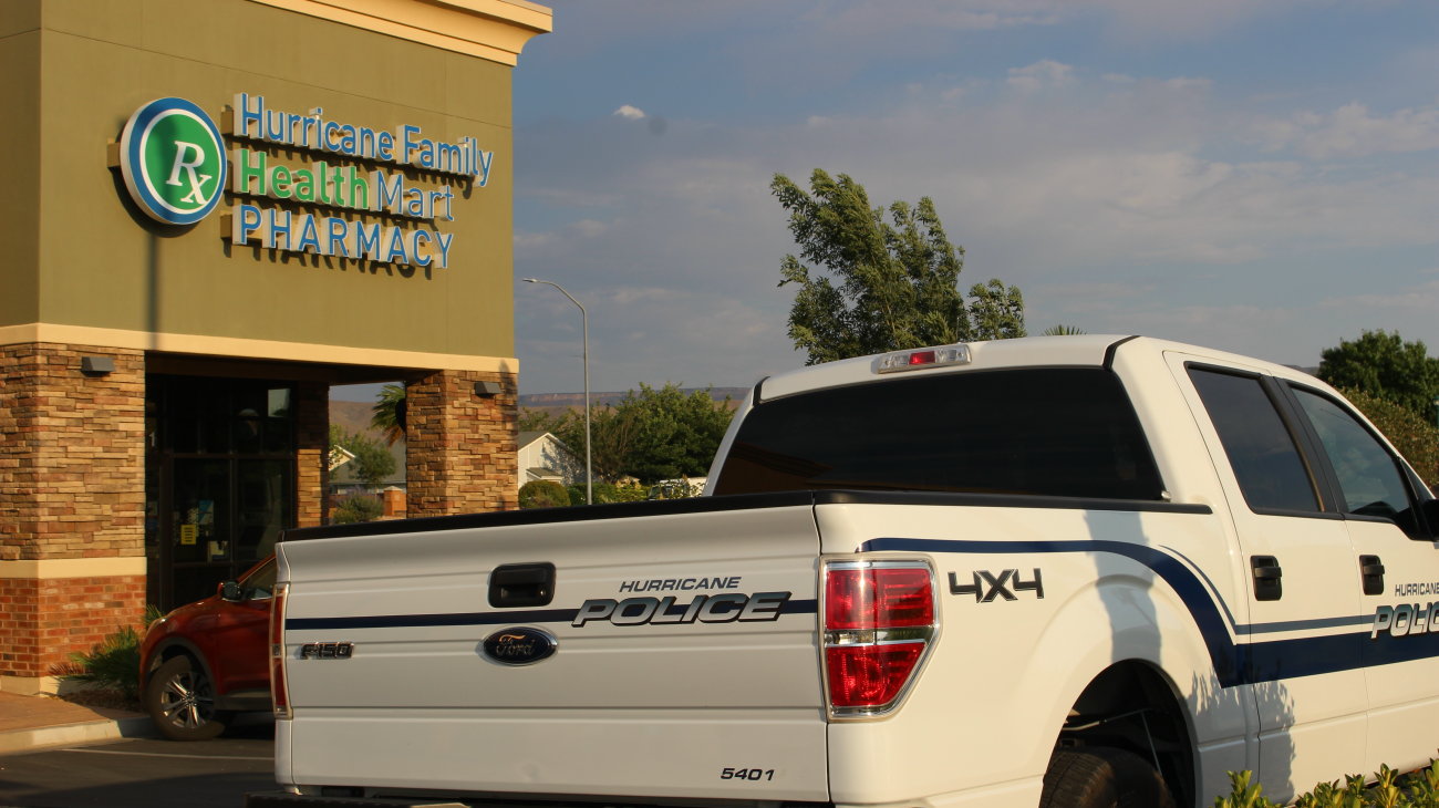 Hurricane City Police officers investigate the report of an armed robbery at the Hurricane Family Pharmacy, Hurricane, Utah, June 21, 2016 | Photo by Mori Kessler, St. George News