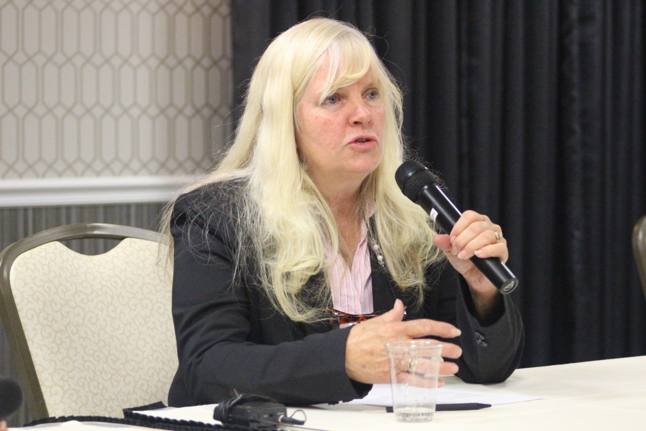 Shawna Cox, shares her experience related to the aftermath of the Malheur Wildlife Refuge occupation and death of LaVoy Finicum at a forum hosted by the Dixie Republican Forum, St. George, Utah, July 29, 2016 | Photo by Mori Kessler, St. George News