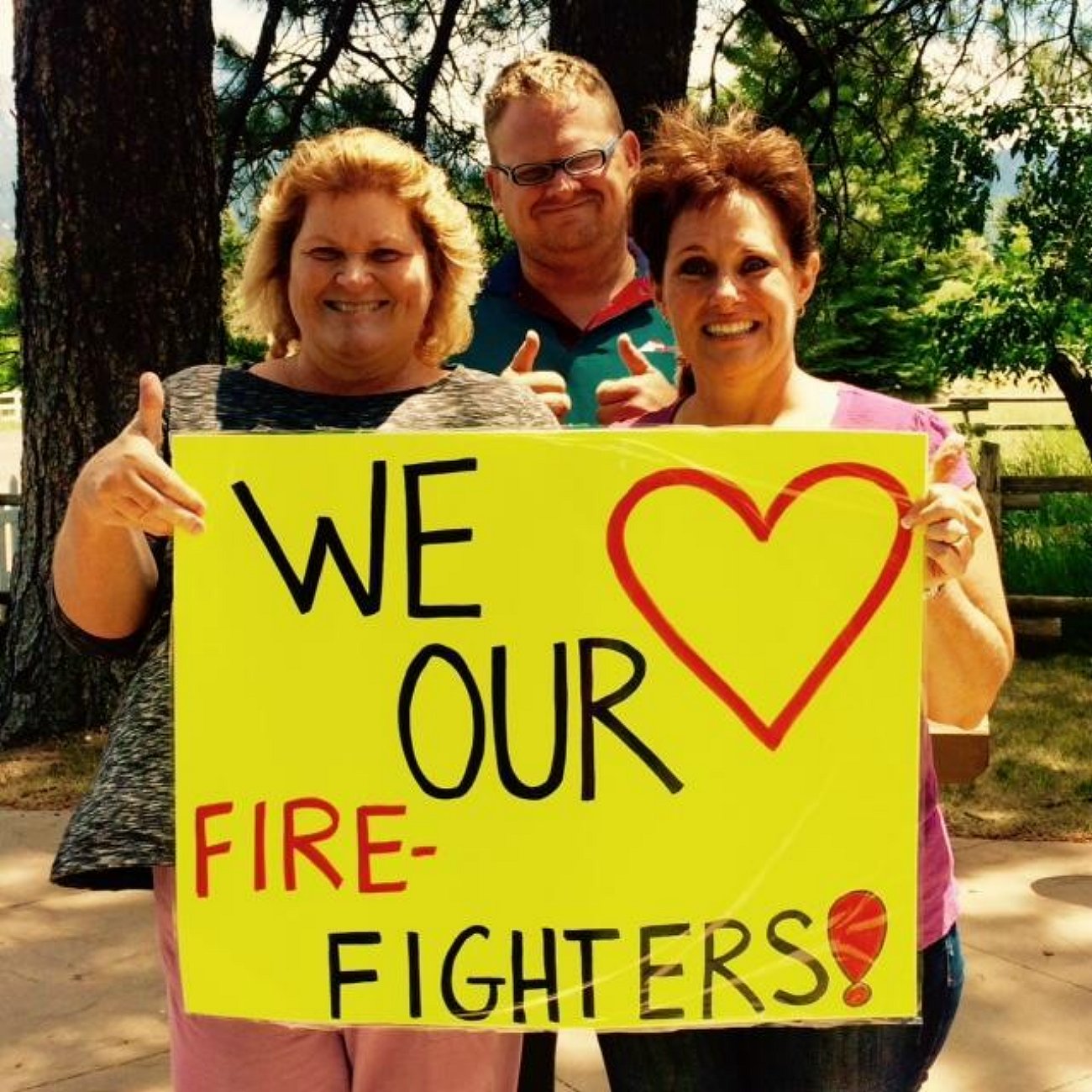 Pine Valley residents showing their support of the many firefighters who have descended on the small community to help combat the Saddle Fire, Pine Valley, Utah, June 30, 2016 | Photo courtesy of InciWeb, St. George News