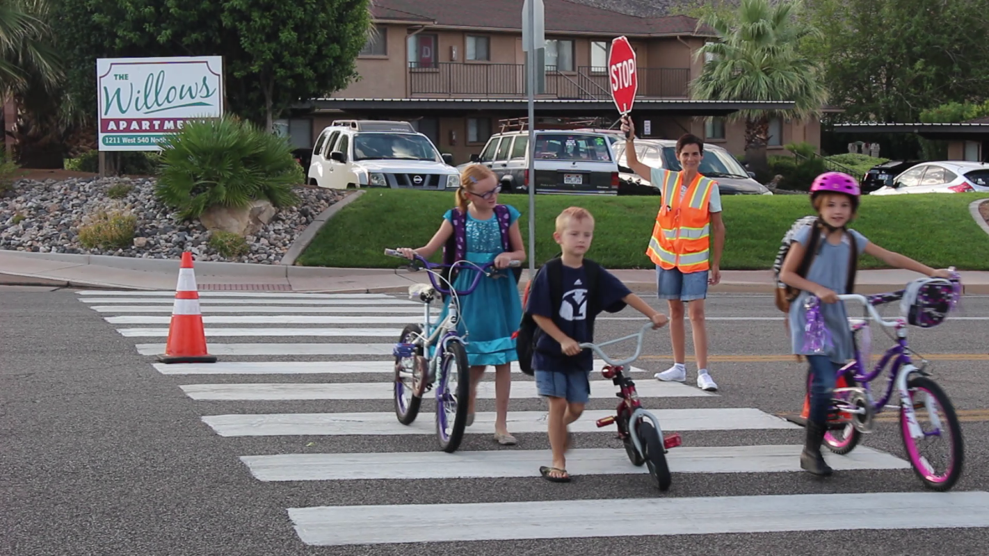 At the intersection of 540 North and Valley View Drive where crossing guard Eralee Fowkes waves an smiles at everyone who passing by, St. George, Utah, Aug. 16, 2016 | Photo by Mori Kessler, St. George News