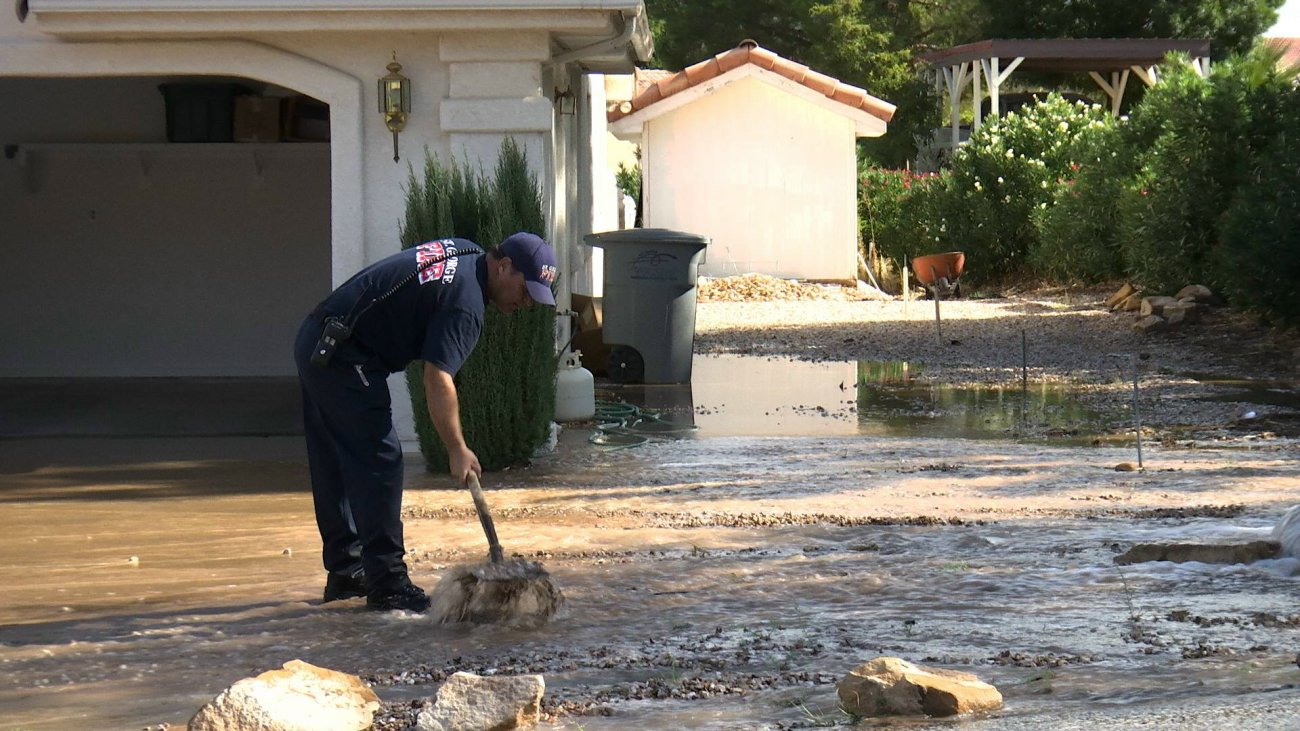 Scene of a Water main break on Vermilllion Avenue that flooded parts of the street and at least one garage, St. George, Utah, Aug. 27, 2016 | Photo by Sheldon Demke, St. George News