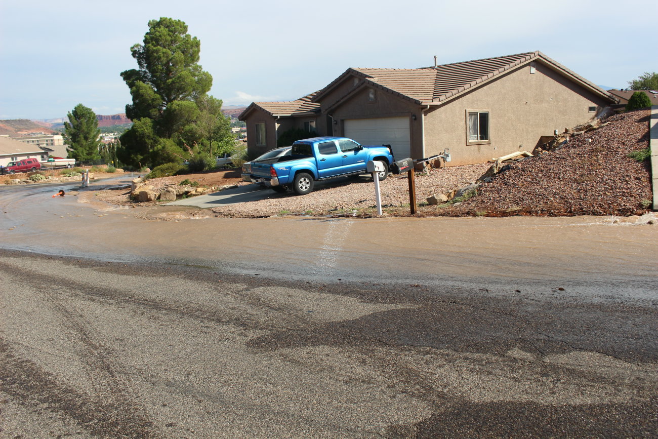 Scene of a Water main break on Vermilllion Avenue that flooded parts of the street and at least one garage, St. George, Utah, Aug. 27, 2016 | Photo by Mori Kessler, St. George News