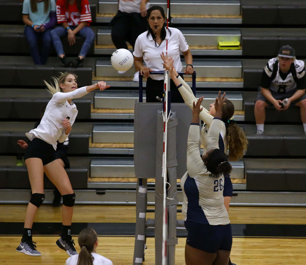 Desert Hills' Rachel Winters (7), Desert Hills vs. Snow Canyon, Volleyball, St. George, Utah, Sept. 29, 2016, | Photo by Robert Hoppie, ASPpix.com, St. George News