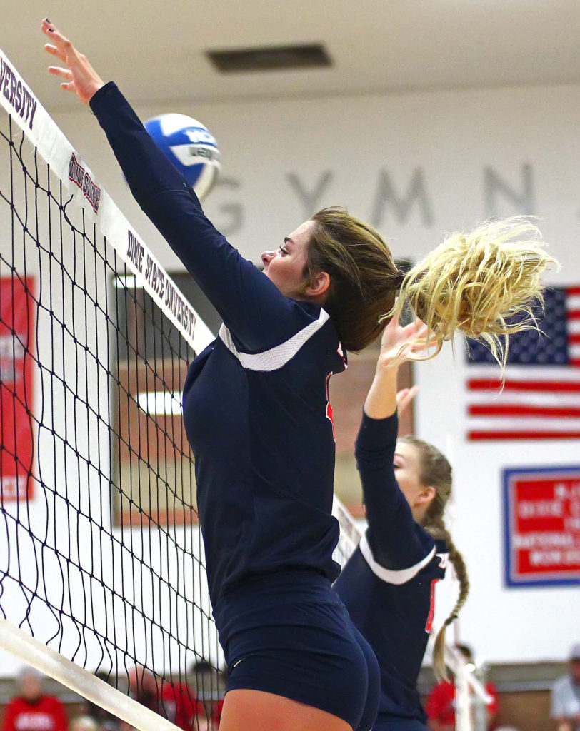 Dixie State's Taylor Duryea (4), Dixie State University vs. Cal State Monterey Bay University, Volleyball, St. George, Utah, Sept. 3, 2016, | Photo by Robert Hoppie, ASPpix.com, St. George News