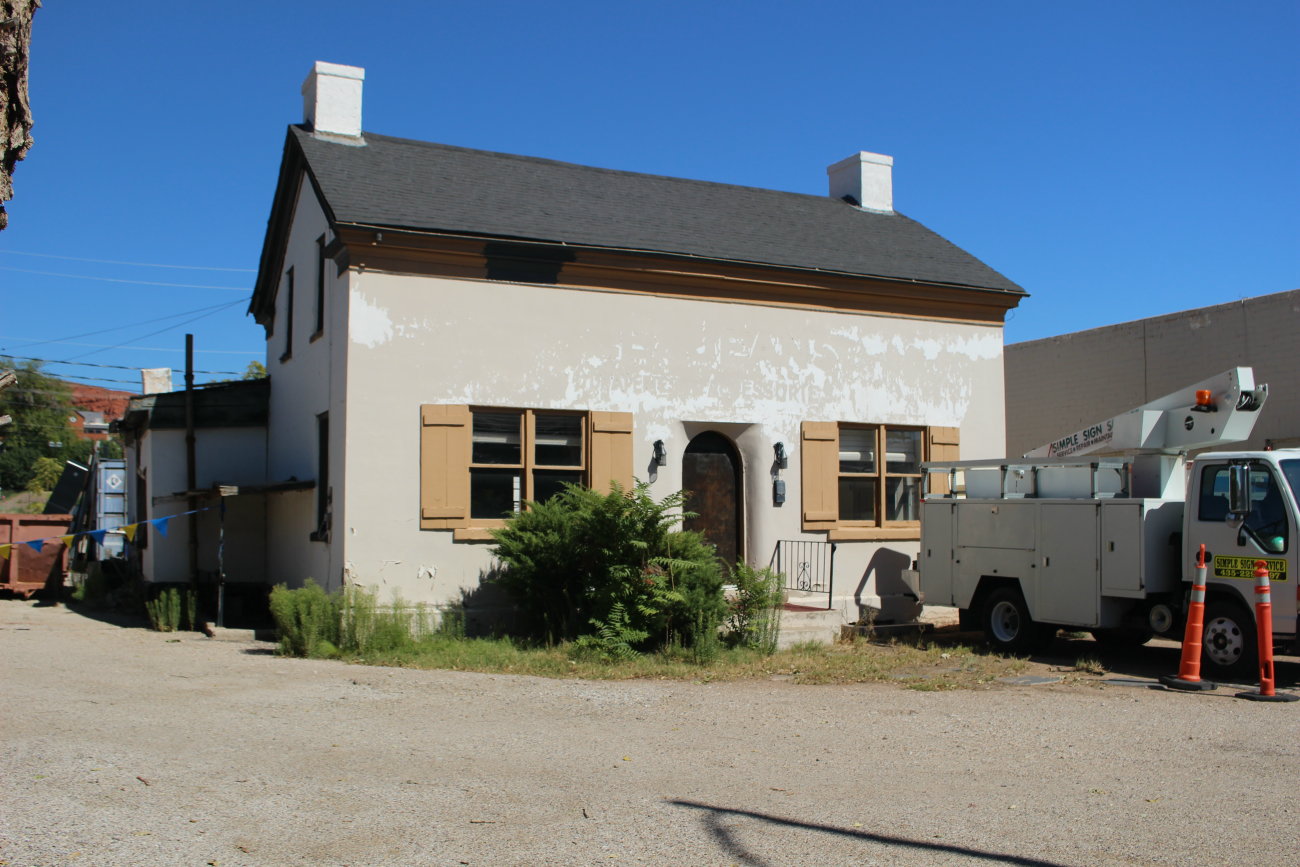 The George W. Worthen Home at 32 W. Tabernacle. Built sometime after 2862 by Orson Pratt, the home passed their many owner until eventually sitting apparetnly empty and unused. The St. George City Council apporved the demolition of the building to make way for the City View redevelopment project should no one be location who is interested in moving the building to a new location, St. George, Sept. 26, 2016 | Photo by Mori Kessler, St. George News