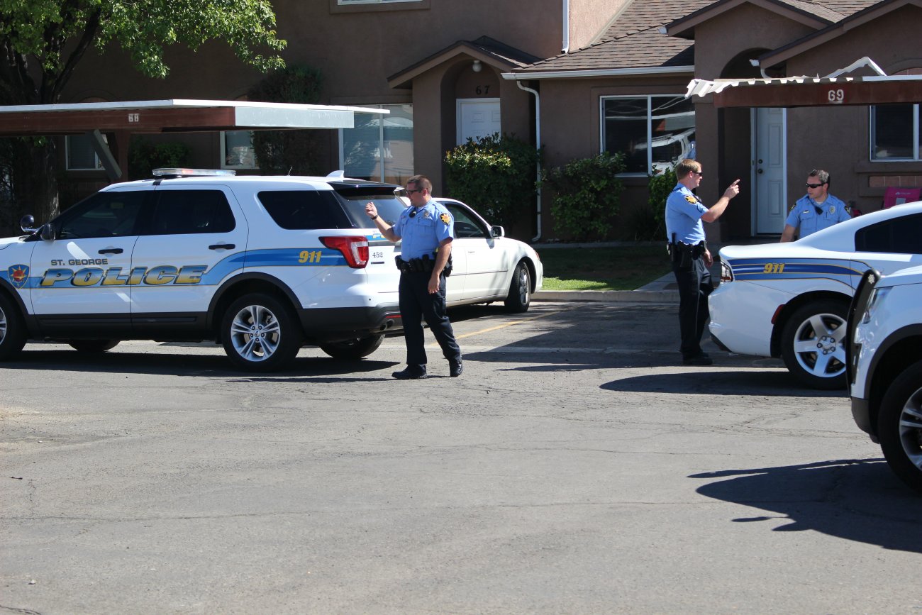 Multiple St. George Police officers converged on an apartment in The Village South subdivision off Sunland Drive after officers called for backup during an arrest and an officer was allegedly assaulted, St. George, Utah, Spet. 8, 2016 | Photo by Mori Kessler, St. George News