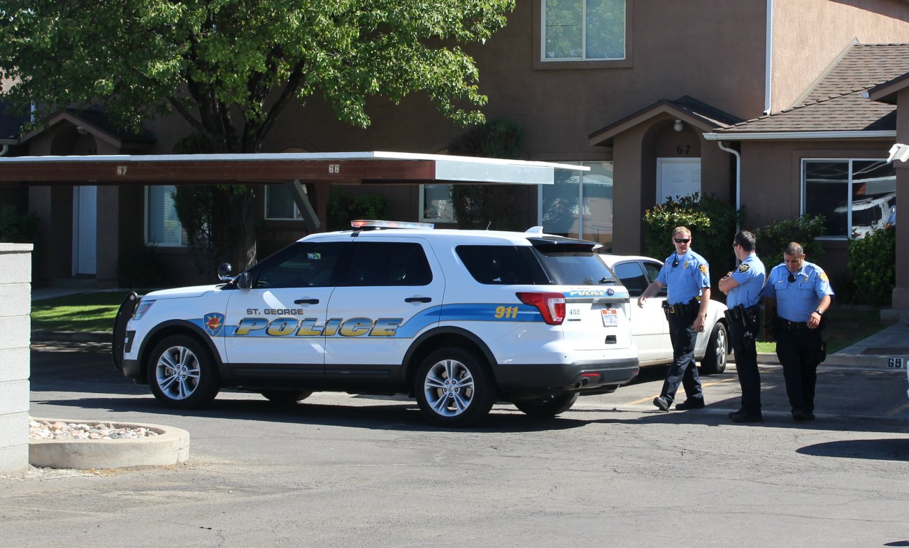 Multiple St. George Police officers converged on an apartment in The Village South subdivision off Sunland Drive after officers called for backup during an arrest and an officer was allegedly assaulted, St. George, Utah, Spet. 8, 2016 | Photo by Mori Kessler, St. George News