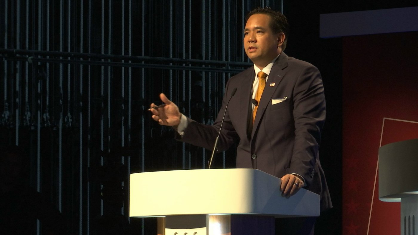 Utah Attorney General Sean Reyes speaks at the "modified" Utah Attorney General dabate as the only participant. Democrat opponent Jon Harper withdrew from the race for health reasons, and third party candidates were unable to qualify in polling to participate, St. George, Utah, Sept. 21, 2016 | Photo by Sheldon Demke, St. George News