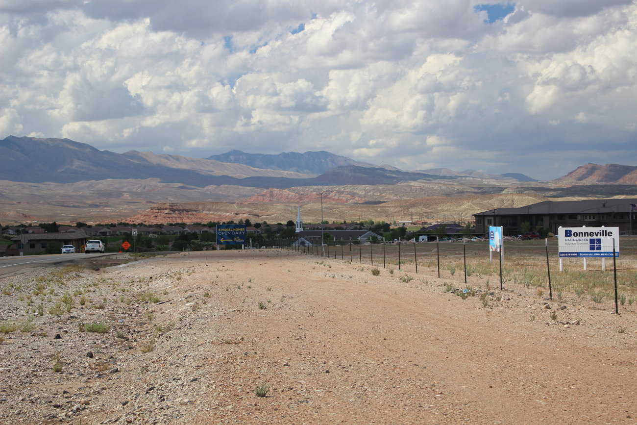 The area along Sunriver Parkway between Arrowhead Canyon Drive and Pioneer Road is the anticipated locate of a new Hampton in Hotel. The hotal is a bone of contention for some residents of the SunRiver area who are worried it will have a negative affect on the community. | Photo by Mori Kesser, St. George News