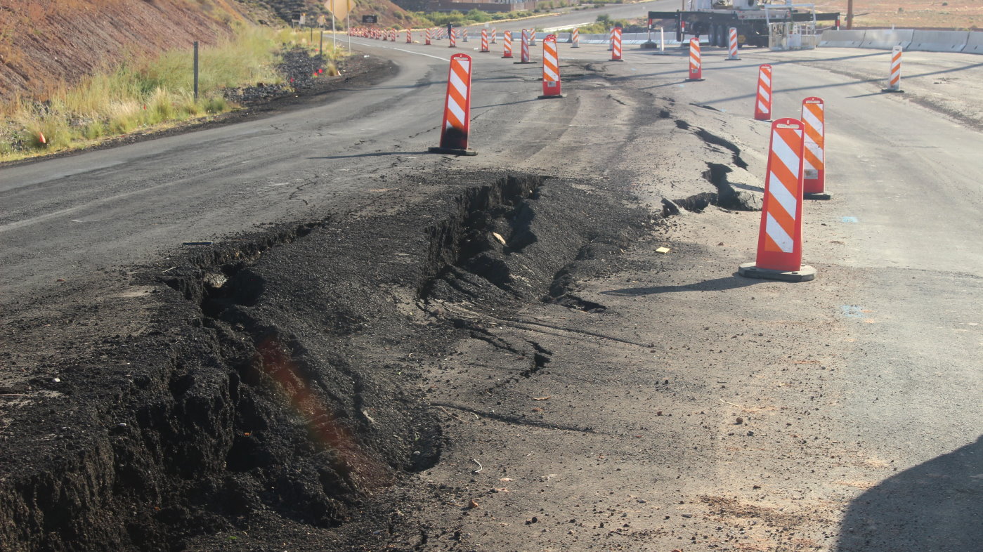 Work on creating an earthen buttress designed to counteract a slow-moving slide on hillside between Washington and Highland parkways in Washington City began Tuesday. However, as heavy machinery began to clear the ground at the foot of the hillside, the slide dropped 6 inches, necessitating a closure of a section of Telegraph Street until the hill is considered stabilized by city officials, Washington City, Utah, Sept. 27, 2016 | Photo by Mori Kessler, St. George News