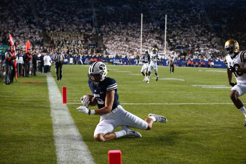 Nick Kurtz catches a fourth quarter TD pass, BYU vs. UCLA, Provo, Utah, Sept. 17, 2016 | Photo by BYU Photo