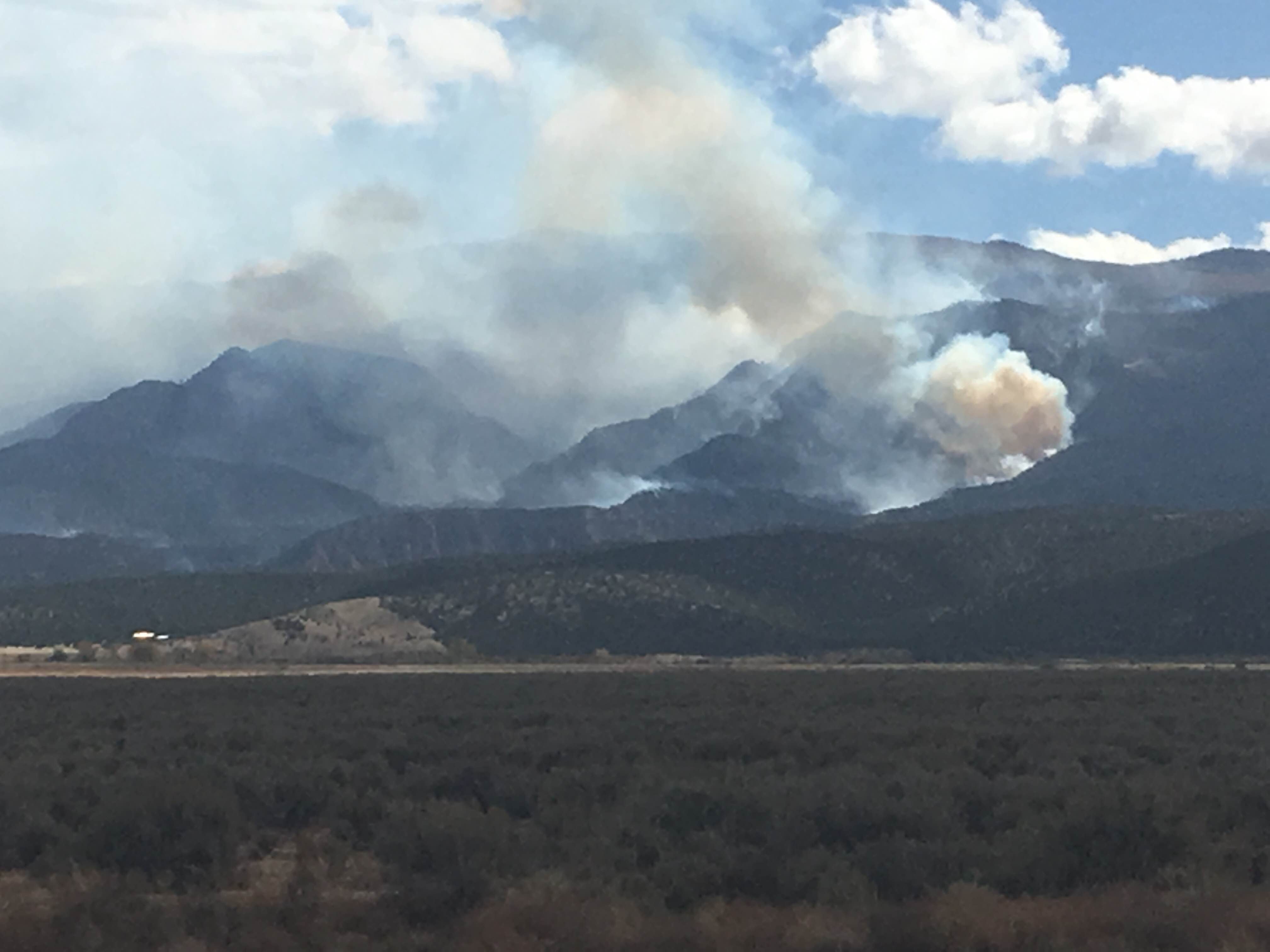 Smoke from the Hicks Creek Fire as of Monday afternoon. The Fire has grown the 1,500 acres since it was first reported Sunday afternoon. The fire itself is burning about 3 miles southwest of Cedar City Iron County, Utah, Oct. 17, 2016 | Photo by Tracie Sullivan, Cedar City News / St. George News