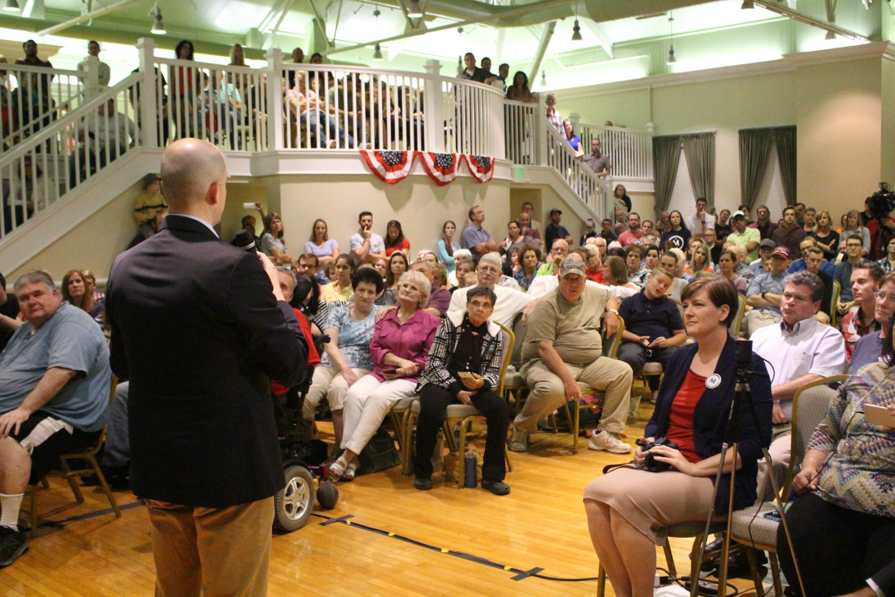 Independent presidential candidate Evan McMullin stopped in St. George for a town hall meeting on the top floor of the Dixie Academy building that become packed with prospective voters. McMullin touts himself as the one true conservative in the race and is offering his candidacy as a “principled” alternative to Donald Trump, St. George, Utah, Oct. 15, 2016 | Photo by Mori Kessler, St. George News