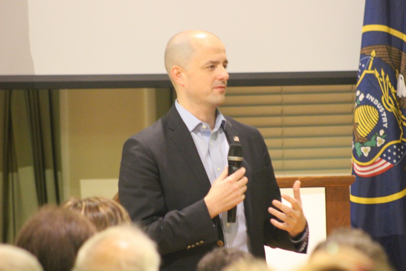 Independent presidential candidate Evan McMullin stopped in St. George for a town hall meeting on the top floor of the Dixie Academy building that become packed with prospective voters. McMullin touts himself as the one true conservative in the race and is offering his candidacy as a “principled” alternative to Donald Trump, St. George, Utah, Oct. 15, 2016 | Photo by Mori Kessler, St. George News