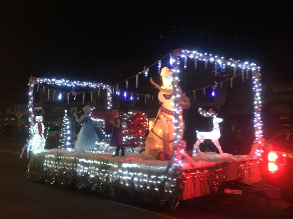 A frosty float pays tribute to Disney's "Frozen" during the Kanab Christmas Light Parade, Kanab, Utah, Nov. 26, 2016 | Photo by Hollie Reina, St. George News