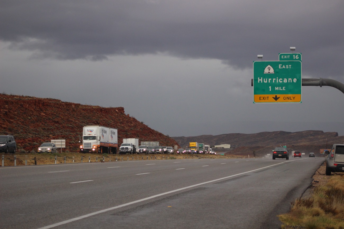 Traffic on southbound I-15 backs up due to collisions at milepost 13 and 15, Hurricane, Utah, Nov. 21, 2016 | Photo by Mori Kessler, St. George News 