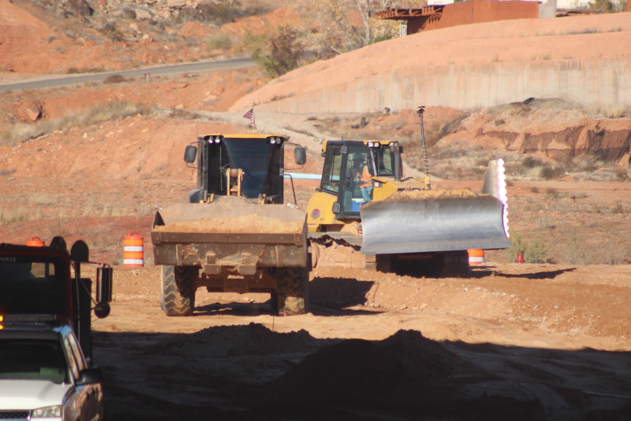 Officials are hoping to have the freeway underpass connecting Red Hills Parkway and Red Cliffs Drive finished by Christmas or shortly thereafter. The underpass is anticipated to help cut down on traffic congestion experienced at the nearby Exit 8 and 10 interchanges by 10-to-15 percent in the long term, St. George, Utah, Dec. 5, 2016 | Photo by Mori Kessler, St. George News