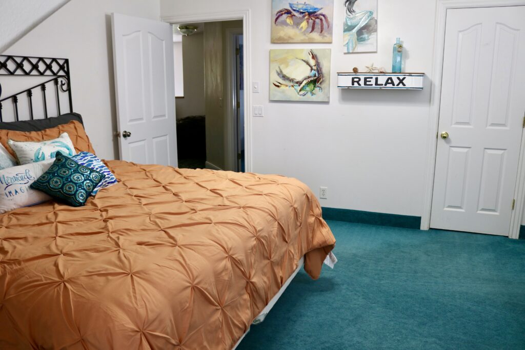 A mermaid-themed room at Rockmoore Retreats features beach decor and bedding, Hildale, Utah, May 2, 2022 | Photo by Jessi Bang, St. George News