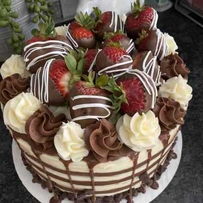 A cake by Tammy Elmore features chocolate covered strawberries, location and date unspecified | Photo courtesy of Tammy Elmore, St. George News